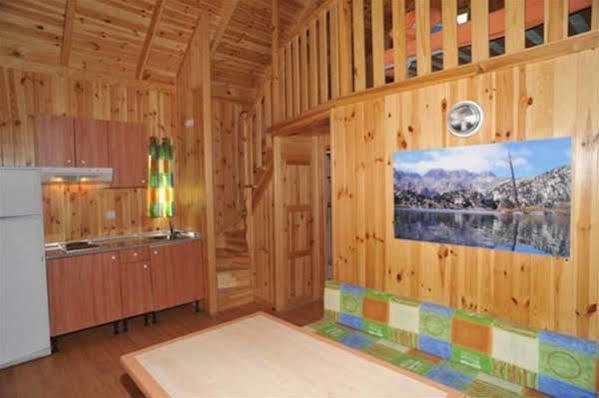 Camping La Torre Hotel Espot Esterno foto